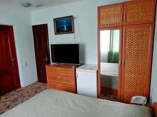 Отель Мыс Севастополь Двухместный номер с 1 кроватью или 2 отдельными кроватями-10